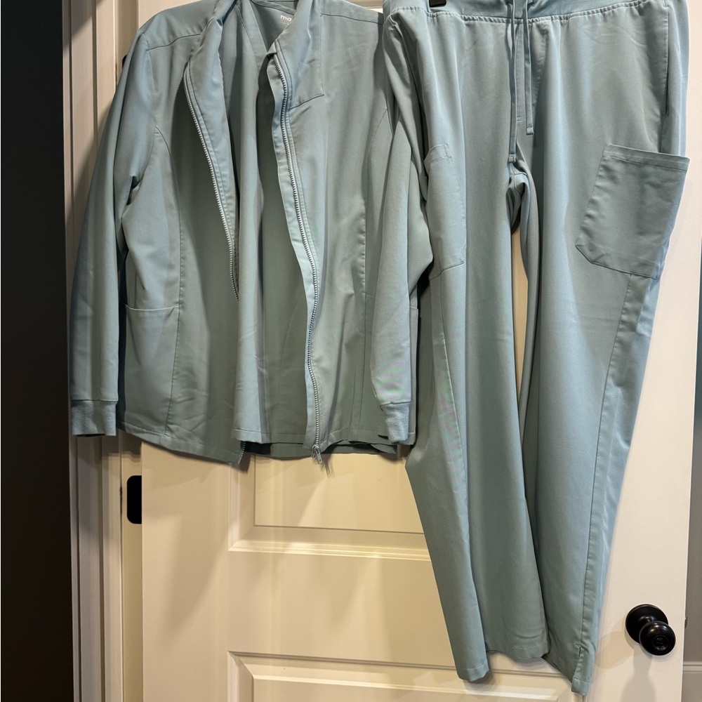 Light Sage Green Women's Scrub Set Jacket, Top and Pants